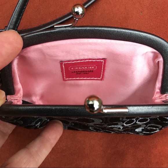 Coach signature coin purse wristlet - Picture 4 of 6